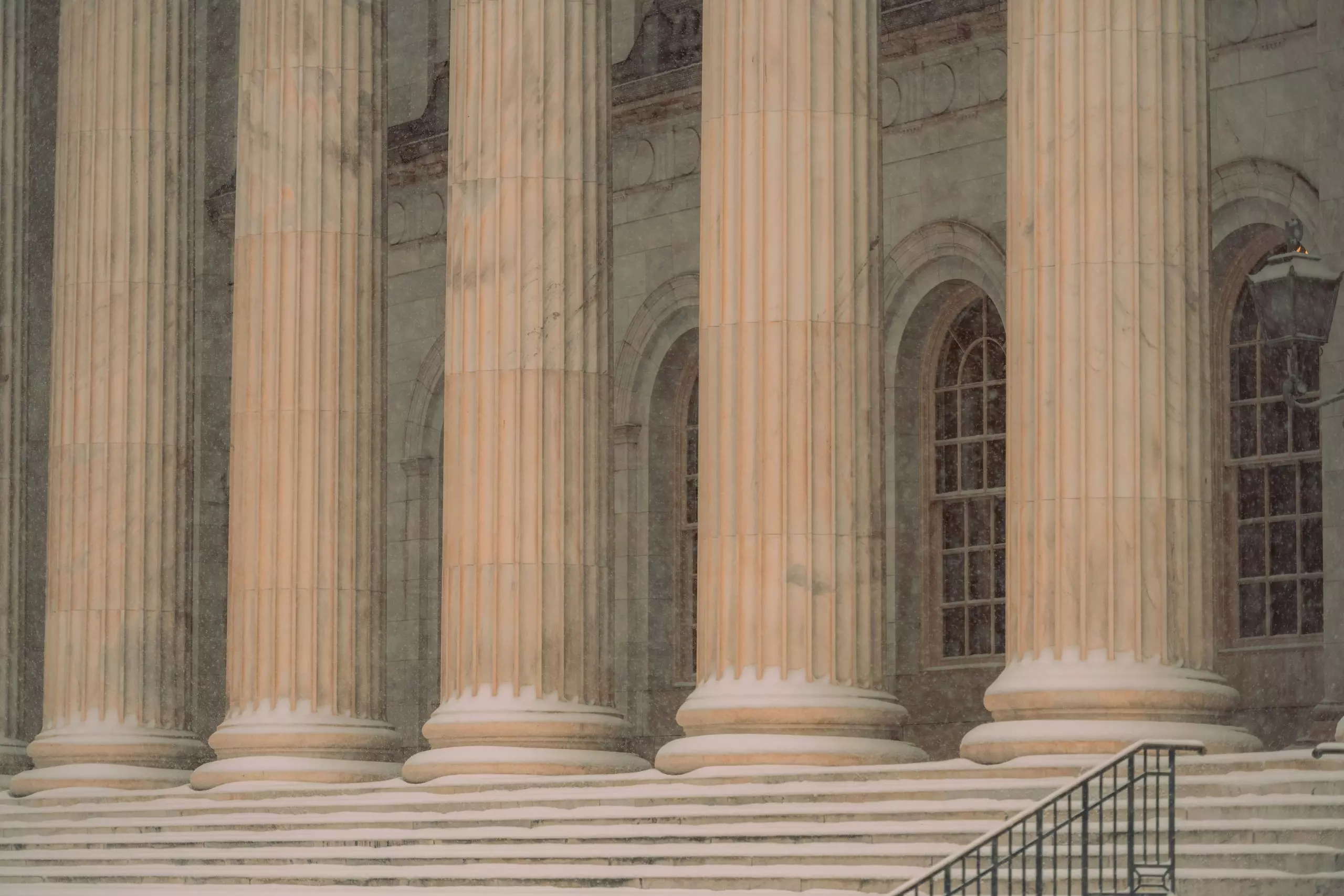 When A Circuit Court Rules, Who Has To Follow It?